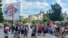 Gjatë protestës në Beograd më 28 qershor u pa një flamur me hartën e Kosovës në ngjyrat e flamurit të Serbisë me mbishkrimin “Nuk ka dorëzim”.