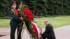 Վլադիմիր Պուտինը հարգանքի տուրք է մատուցում Անհայտ զինվորի հիշատակին, Մոսկվա, 22 հունիսի, 2022թ. 