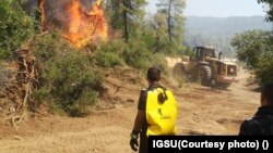 Pompieri români ajută la stingerea incendiilor din insula Evia, Grecia, august 2021.