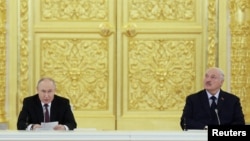 Аляксандар Лукашэнка і Ўладзімір Пуцін. Архіўнае фота
