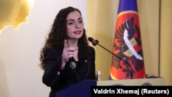 Presidentja e Kosovës, Vjosa Osmani, në konferencë për media, në Prishtinë, më 6 mars 2026.