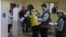 Alegători într-o secție de votare din Chișinău, la alegerile prezidențiale din noiembrie 2024