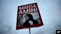 Protest u Berlinu povodom smrti Mahse Amini, 25. april 2024.