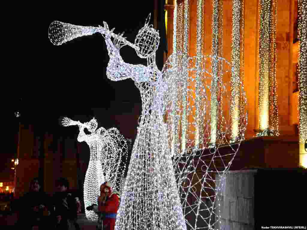 ანგელოზები პარლამენტთან