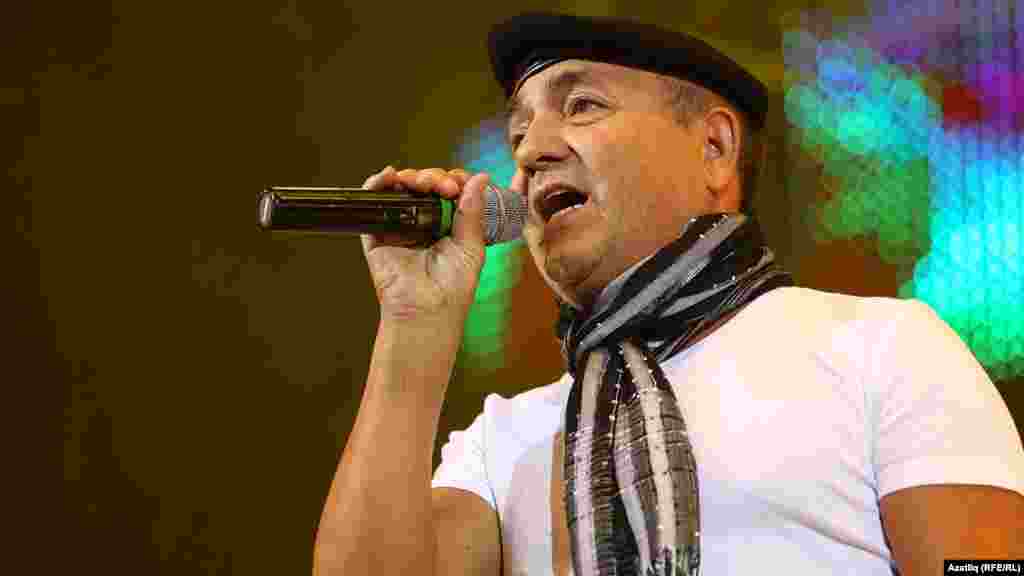 Казанда &ldquo;Татарча солянка&rdquo; концерты. Җырчы Рафаэль Латыйпов. 