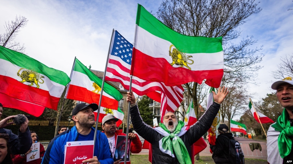 Акция в Гааге в поддержку операции Израиля и США