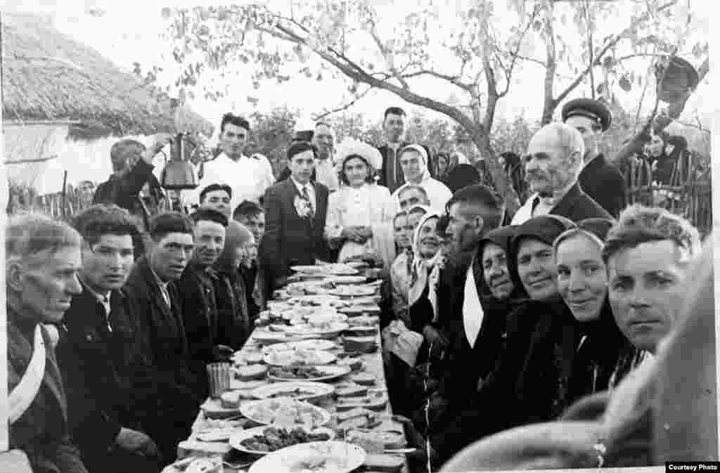 Moldoveni deportați de sovietici în 1941 - Din albumul Elenei Șișcan