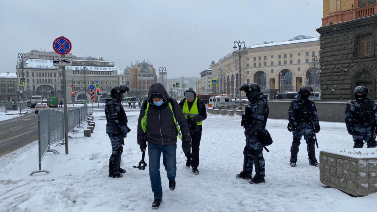Moscow Police Detain Two RFE/RL Freelance Correspondents During Interviews - Vimarsana News