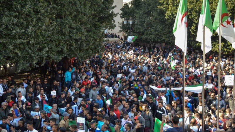 Hiljade Alžiraca izašlo je na ulice na godišnjicu protesta
