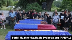 Похорон загиблої 31 липня виховательки Наталії Гайової, двох її синів віком 17 і 22 роки та брата, Київська область, 5 серпня 2025 року