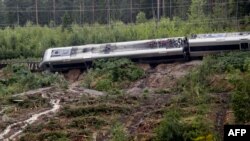 Treni doli nga binarët në hekurudhën mes Iggesund dhe Hudiksvall në Suedi.