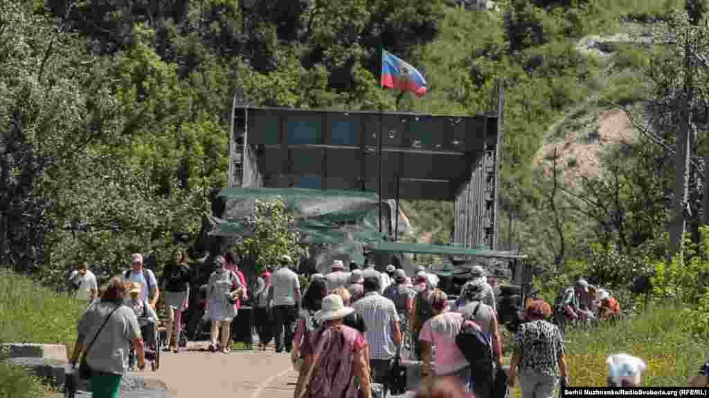 Так виглядає контрольований проросійськими силами міст і спостережна позиція, яка розташована найближче до українських силовиків. Про ремонт цього моста неодноразово заявляли у Мінську