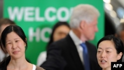 Freed journalists Laura Ling (left) and Euna Lee arrived, with ex-President Bill Clinton, at a southern California airport on August 5.