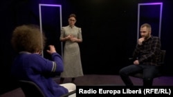 „Ei nu vor să se ocupe de lucrurile reale. Noi avem atâtea probleme, iar ei se ocupă de limbă. Au găsit ce să facă!”