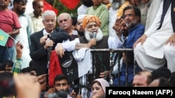 Pakistan opposition leader Maulana Fazl-ur-Rehman (C) addresses protesters outside the election commission office against the alleged election rigging in Islamabad on August 8.