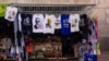 Торговля футболками с изображениями Владимира Путина в Крыму