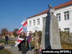 У Сьвіслачы падчас фэсту ў адзін з папярэдніх гадоў. Зьлева можна заўважыць чалавека ў цывільным з відэакамэрай