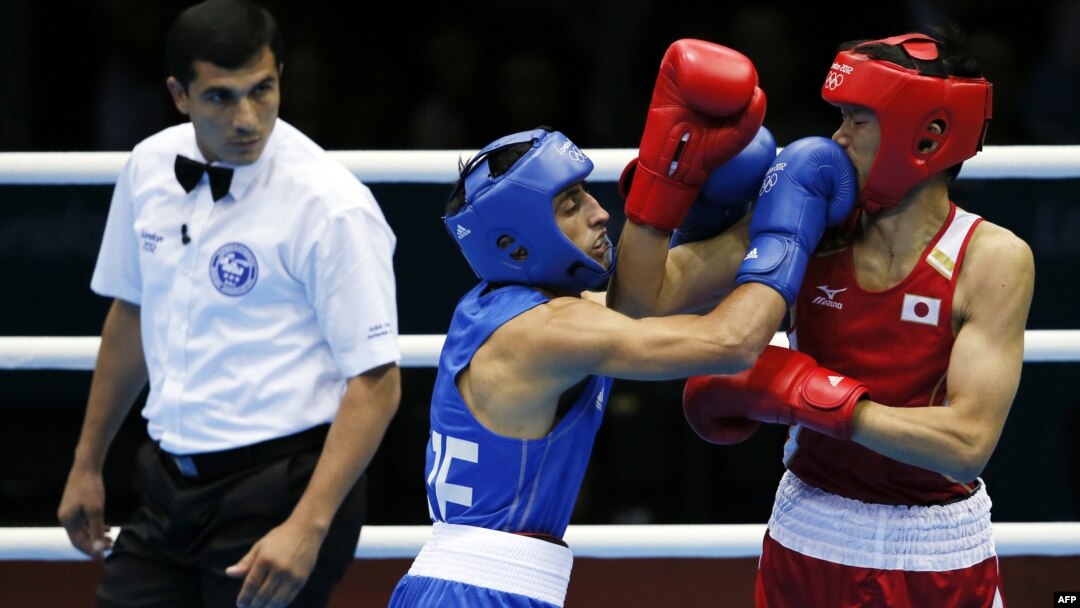 Magomed Abdulhamidov London olimpiadasında yaponiyalı Satoshi Shimizu-yə qarşı vuruşur-2012