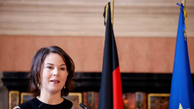 Берлин повикува на дипломатија околу Украина