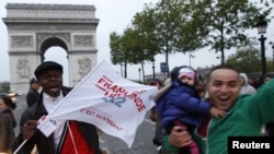 Сторонники Франсуа Олланда в Париже