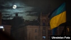 Майдан Незалежності в Києві в ніч з 13 грудня і 14 грудня 2013 року