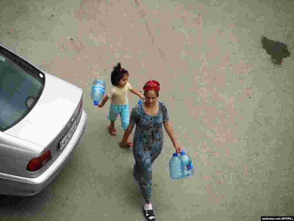 Ejesiniň kömekçisi