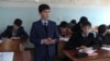 В Таджикистане могут ввести единую школьную обувь