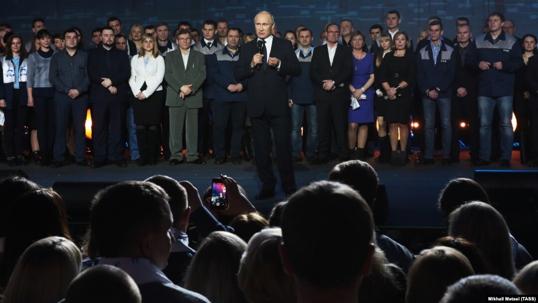 Владимир Путин и рабочие ГАЗа