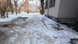 Ո՞վ պետք է մաքրի սառույցը․ հարցնում են կոտրվածք ստացած երևանցիները, քաղաքապետարանից արձագանքում են