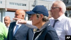 Înainte de vizita din Ucraina, pe 27 august, Grossi era în Rusia, unde a vizitat centrala nucleară Kursk. După incursiunea ucraineană în această regiune, Rusia invoca riscuri la adresa securității centralei, lângă care ar fi fost găsite resturi de dronă.