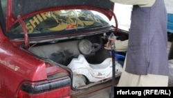 افغانستان کې د ګازي موټرو د ډکولو یو انځور 