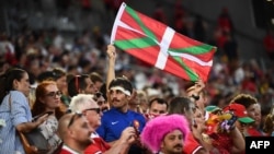 Baszkföld zászlaja a 2023-as rögbi-világbajnokságon Bordeaux-ban