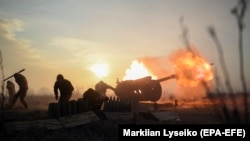 Ukrainian servicemen fire a howitzer close to the front line near the village of Novoluhanske in the Donetsk region on January 11.