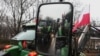 Фермери на дорозі під час акції протесту в Познані, Польща, 9 лютого 2024 року
