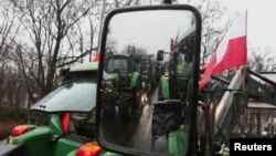 Фермери на дорозі під час акції протесту в Познані, Польща, 9 лютого 2024 року