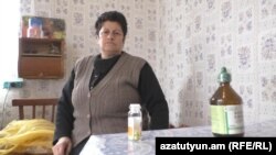 Հռիփսիմե Նազլուխանյանի մայրը՝ Քնարիկ Մնացականյանը, զրուցում է «Ազատության» հետ, արխիվ: