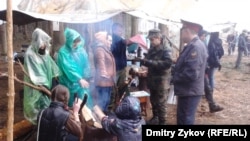 Residents of Zhukovsky camping out to save the Tsagovsky forest in April 2012 