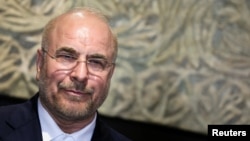 İran parlamenti spikeri Məhəmməd Baqer Qalibaf ABŞ ilə danışıqlara başçılıq etdikdən sonra ultramühafizəkarların hədəfinə çevrilib.