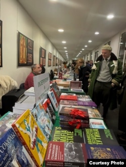 На ярмарке в Париже. Фото Александры Вахрушевой.