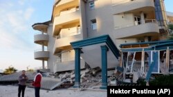Оштетени згради во земјотресот во Албанија