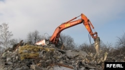 "Речник" постепенно превращается в руины.