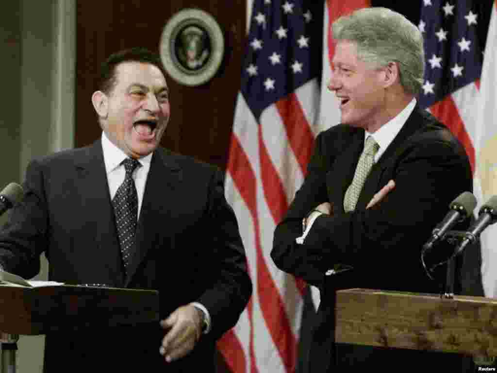 Mubarak and U.S. President Bill Clinton during a joint press conference at the White House in July 1999.