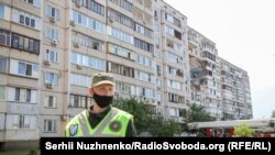 Вранці 21 червня в десятиповерховому житловому будинку в Дарницькому районі Києва​ стався вибух, який зруйнував кілька поверхів