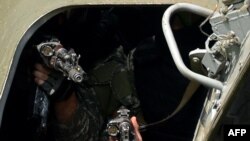 Ukrayna təhlükəsizlik qüvvələrinin əməkdaşları Slavyasnkda