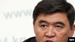 Kyrgyz deputy Kamchybek Tashiev has said he is sorry for trading punches with his colleague Altynbek Sulaimanov, who has also apologized. 
