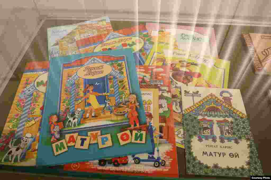 Шагыйрь Ренат Харис китаплары