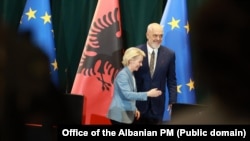 Presidentja e Komisionit Evropian, Ursula von der Leyen, me kryeministrin e Shqipërisë, Edi Rama, në Tiranë, më 30 shtator 2026.