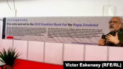 În sprijinul culturii democrate în Turcia și a activistului Ragip Zarakolu