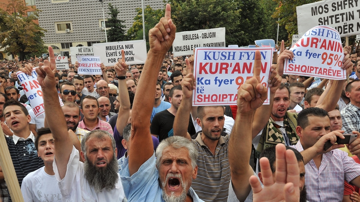 Protest u Prištini Kosovo ne sme postati zemlja ateista
