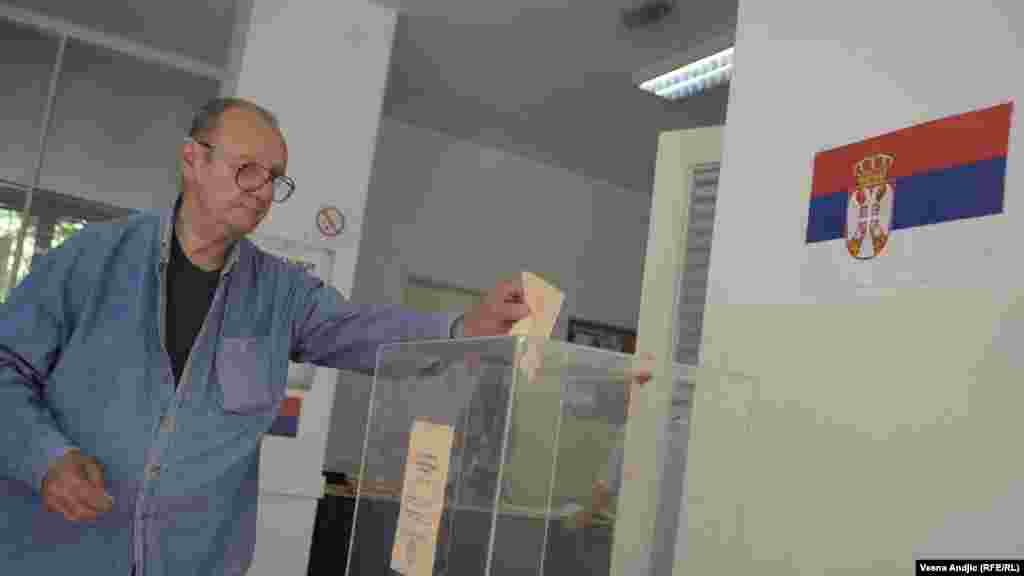 A voter casts his ballot in Belgrade in the May 20 runoff vote.